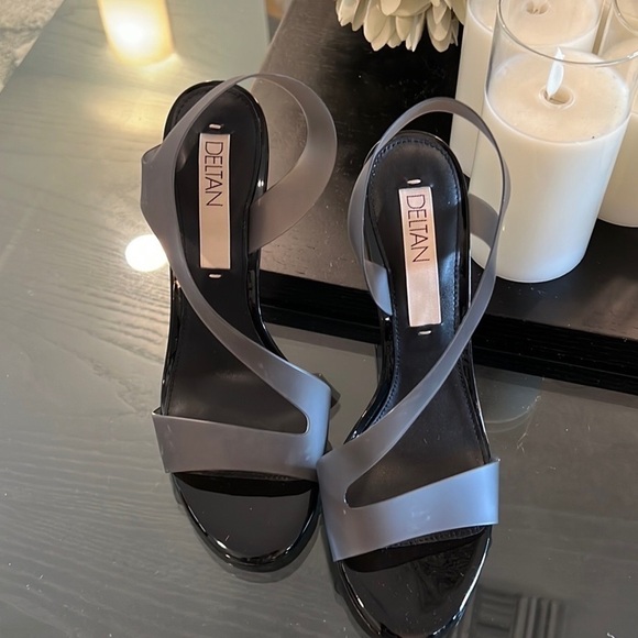 NWT,Deltan Tinsley Clear Vinyl Peep Toe Heels, New Tag on Botton/No Box, 9 - Picture 6 of 8